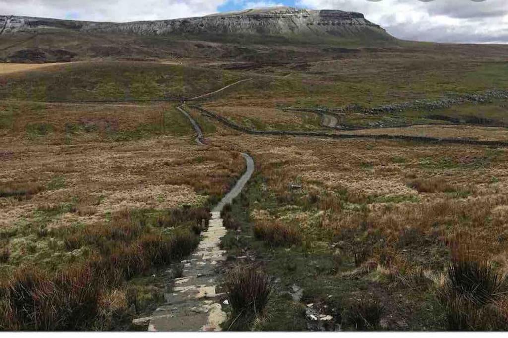 Westside Cottage, Newby, Clapham, Yorkshire Dales National Park, Famous Three Peaks, Near The Lake District, Pets Are Welcome Newby  Екстер'єр фото